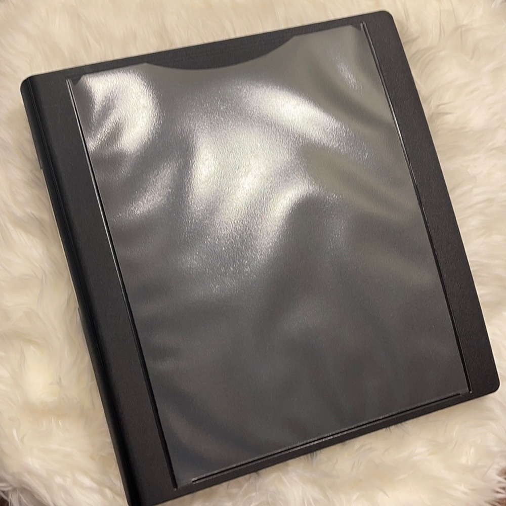 DONATED🚫 Avery Binder